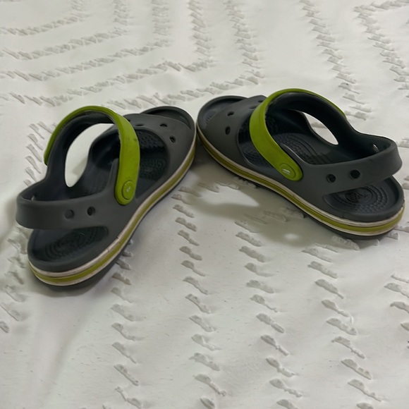 🐊 Crocs Lime Green and Gray Toddler Sandal with Adjustable Strap C11 - Picture 3 of 5